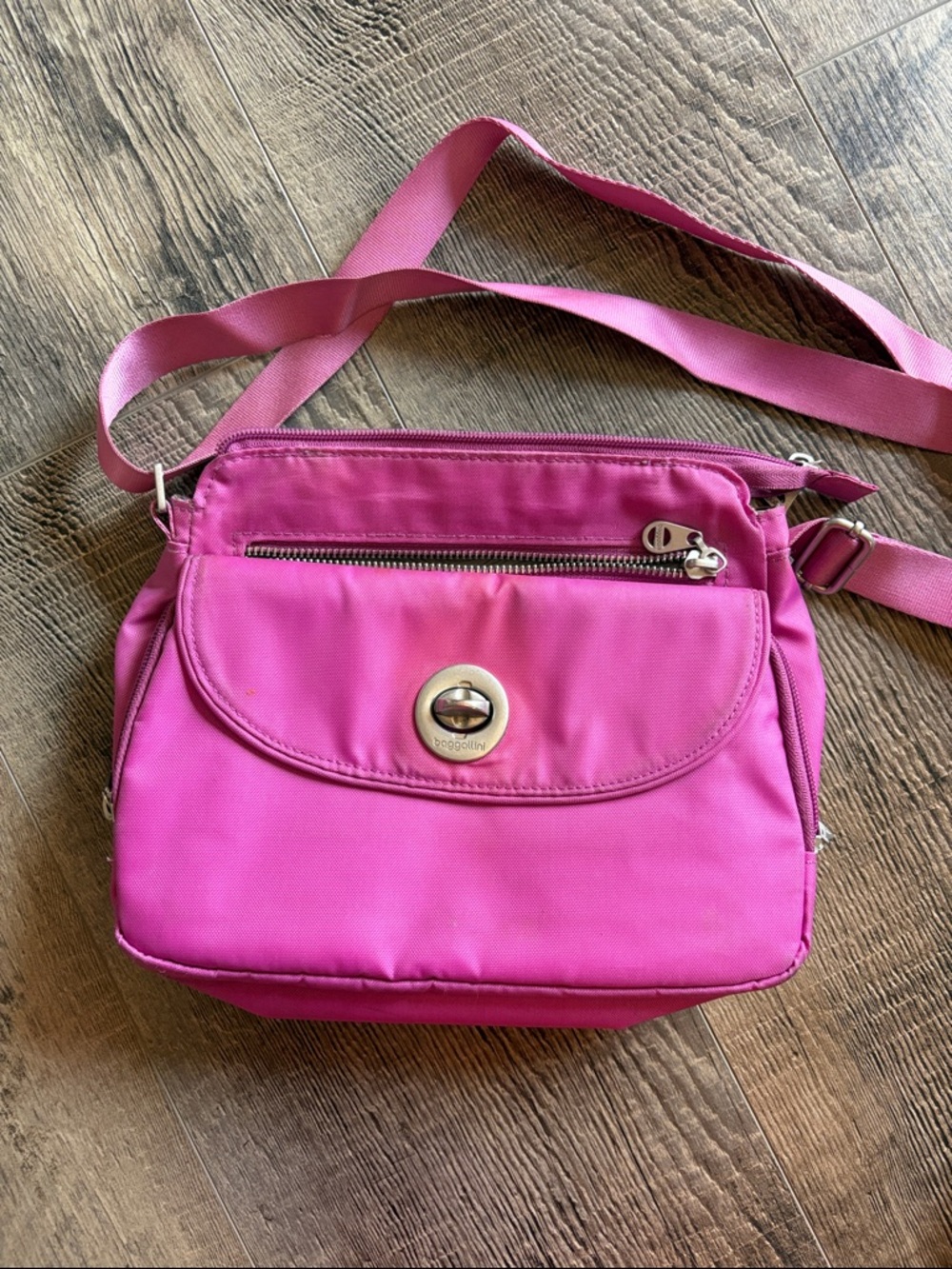 Calais Bagalini crossbody